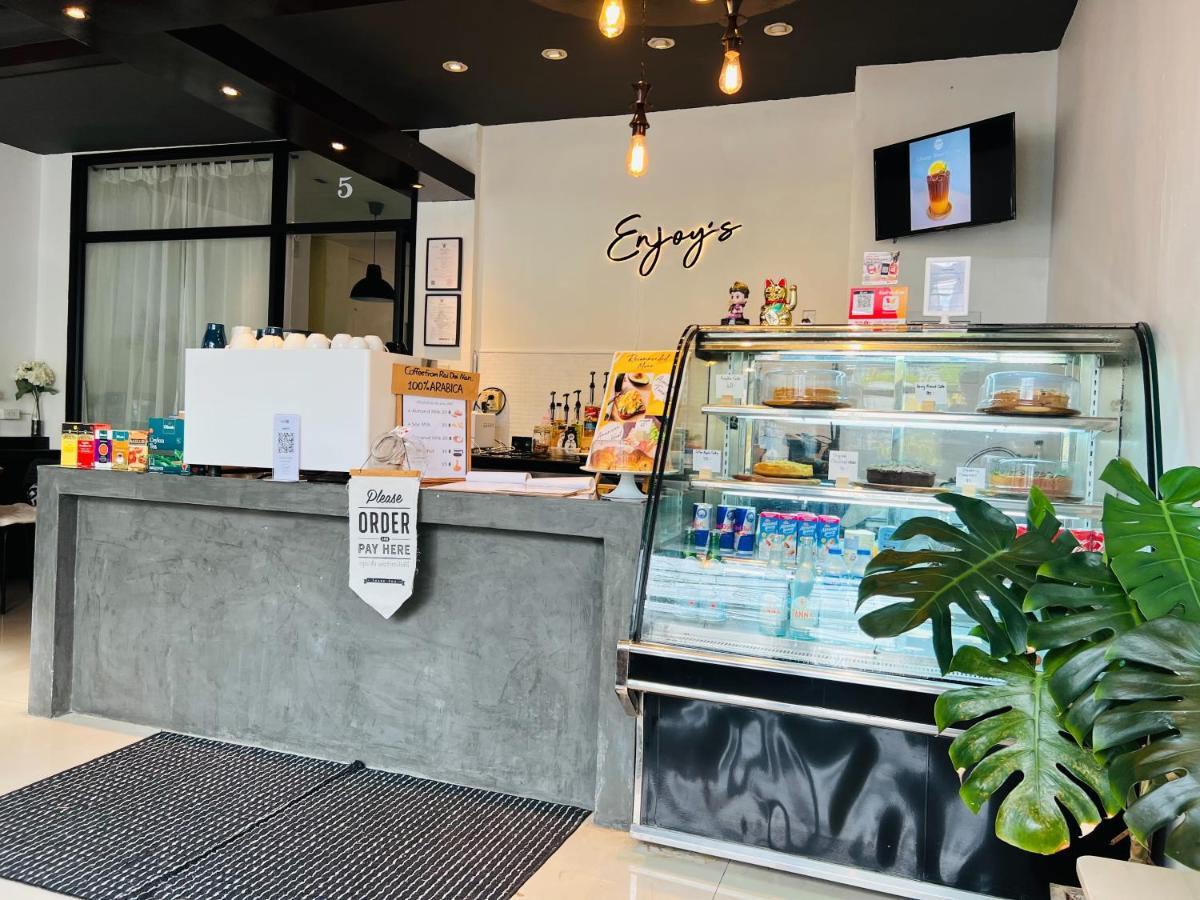Enjoy'S Beach House & Cafe' Ban Karon Buitenkant foto