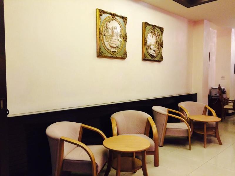 Enjoy'S Beach House & Cafe' Ban Karon Buitenkant foto
