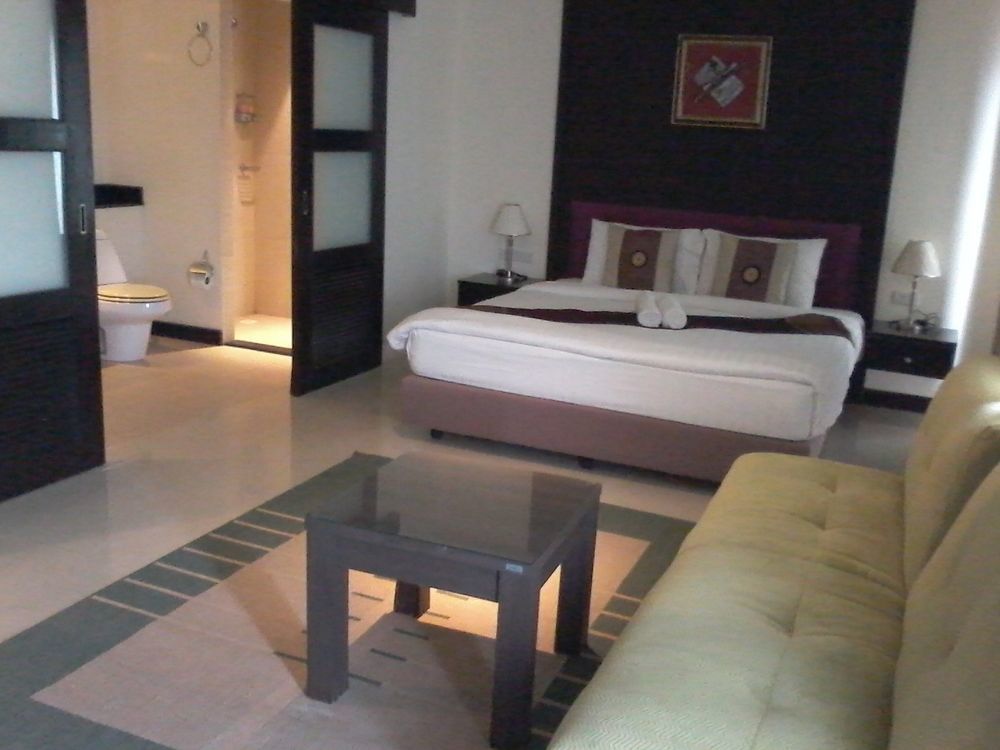 Enjoy'S Beach House & Cafe' Ban Karon Buitenkant foto