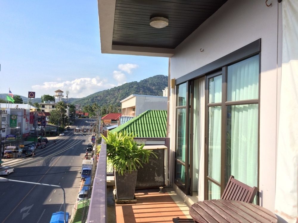 Enjoy'S Beach House & Cafe' Ban Karon Buitenkant foto