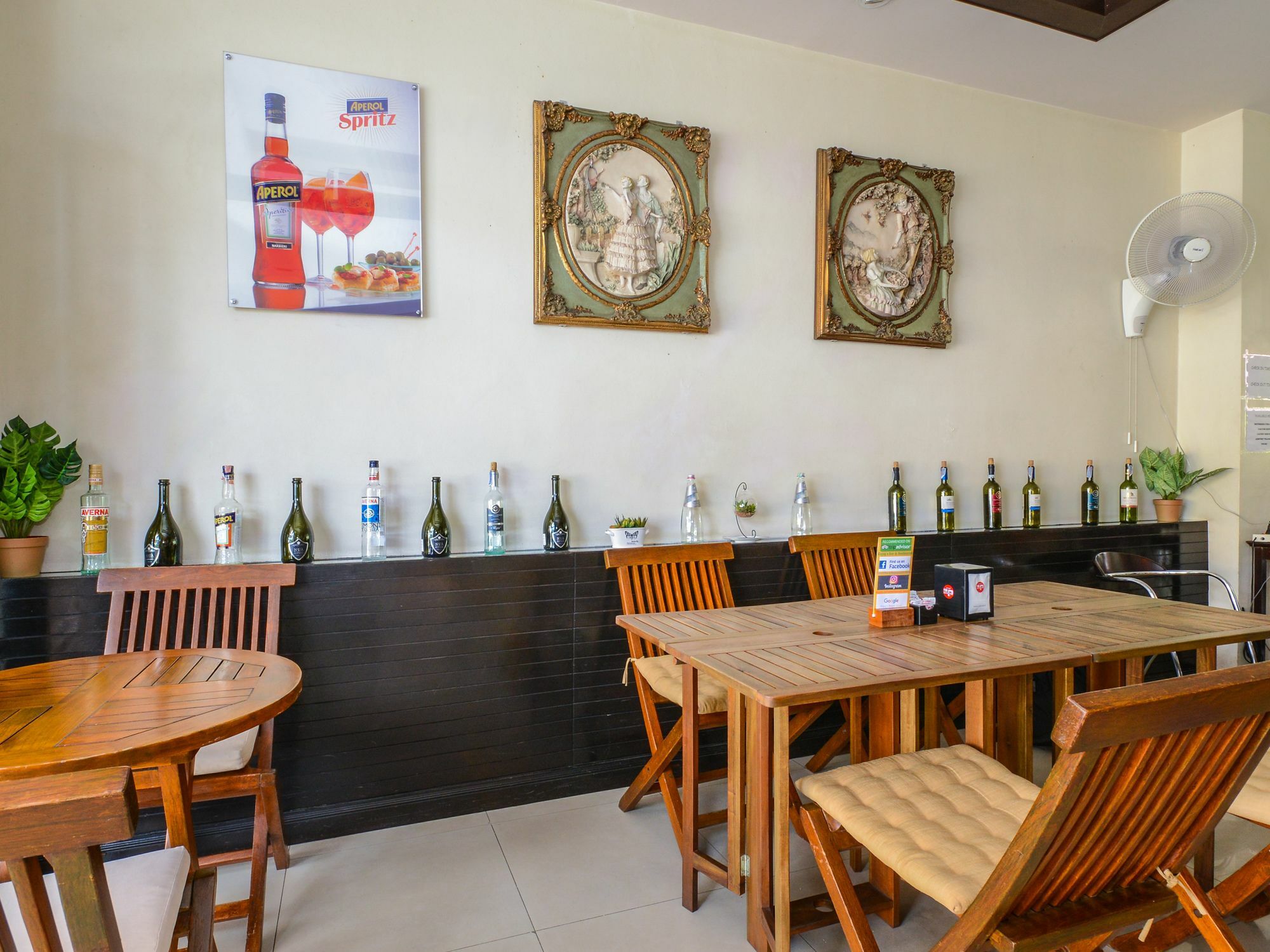 Enjoy'S Beach House & Cafe' Ban Karon Buitenkant foto