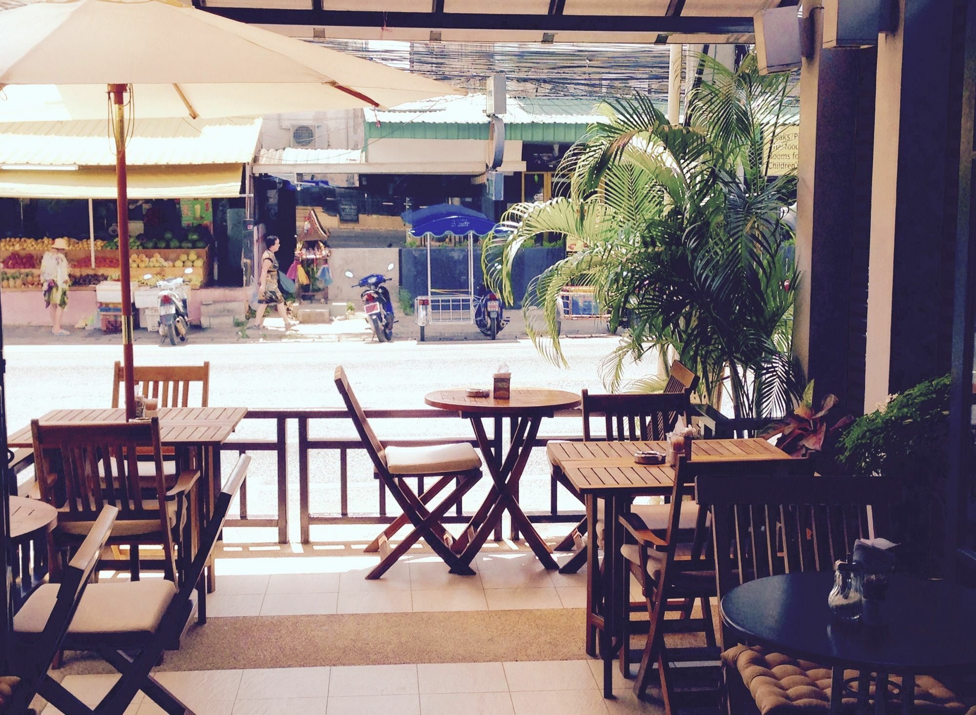 Enjoy'S Beach House & Cafe' Ban Karon Buitenkant foto