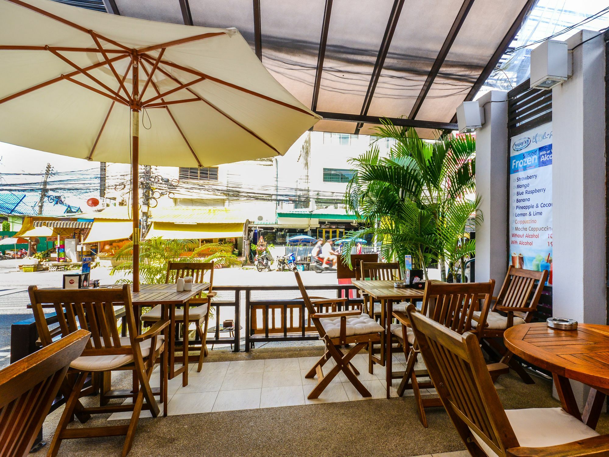 Enjoy'S Beach House & Cafe' Ban Karon Buitenkant foto