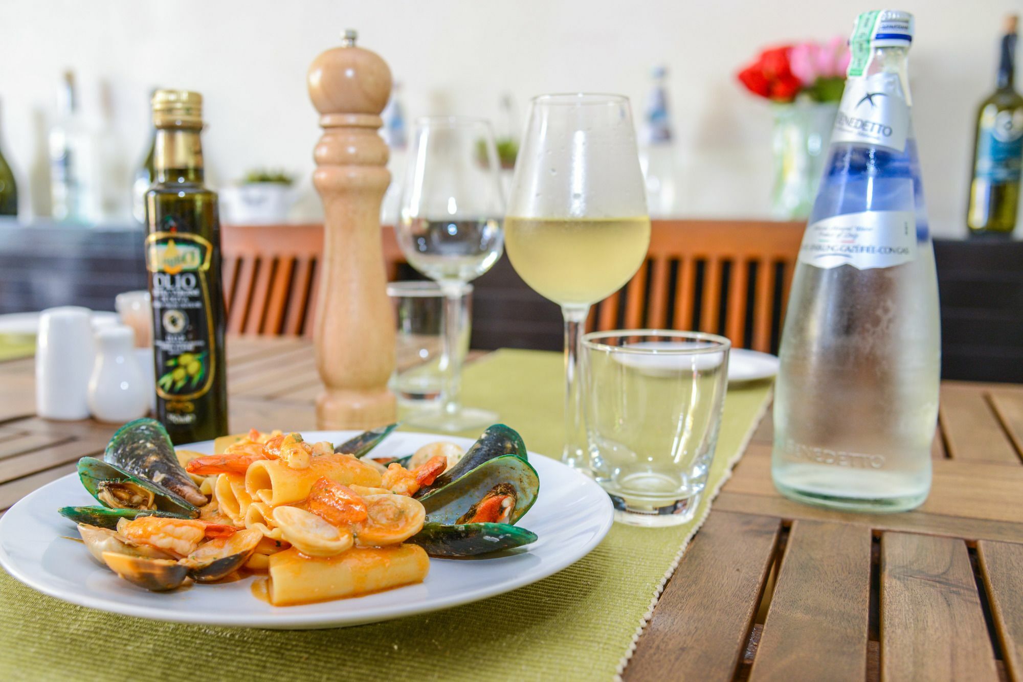 Enjoy'S Beach House & Cafe' Ban Karon Buitenkant foto
