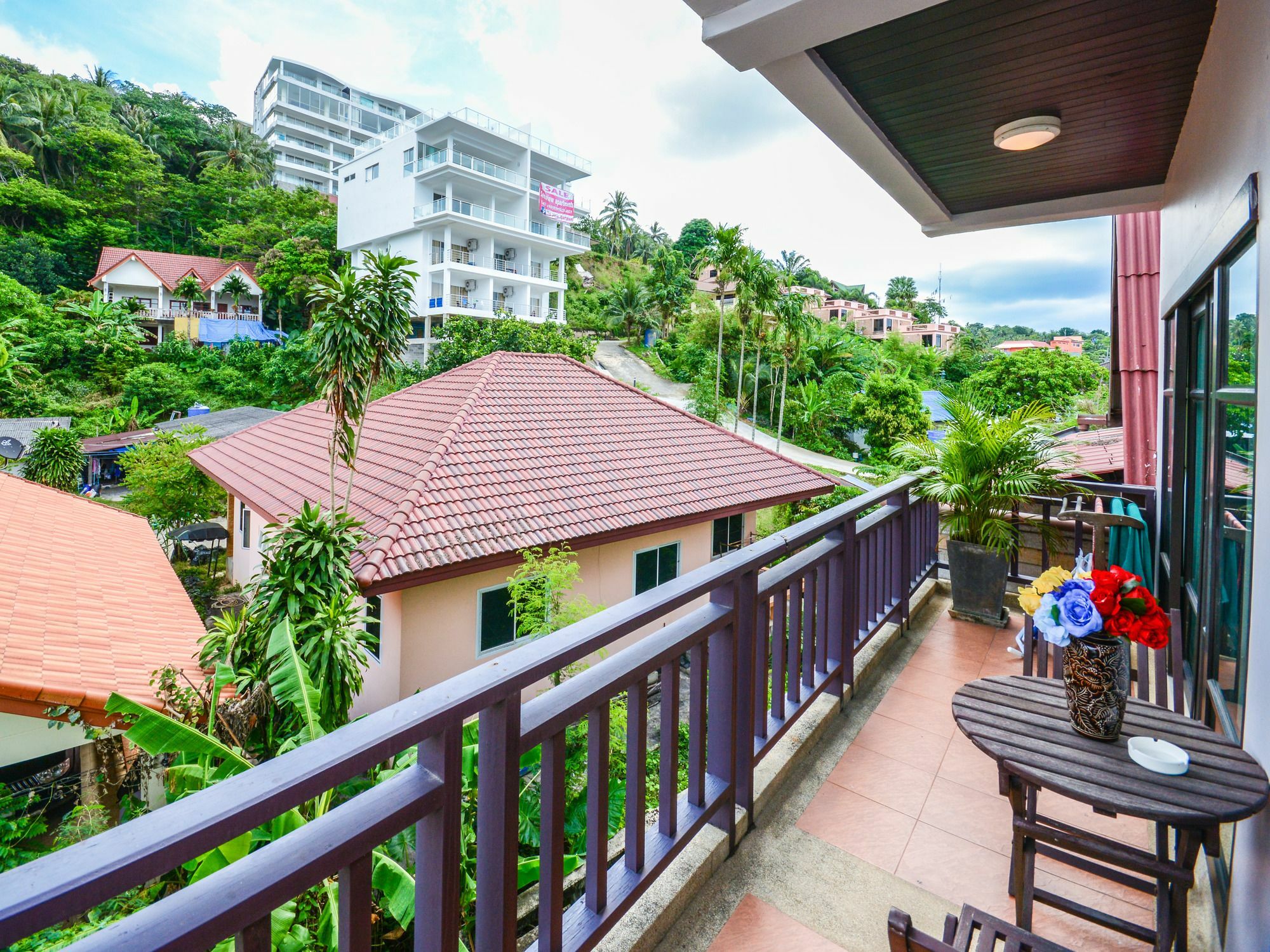 Enjoy'S Beach House & Cafe' Ban Karon Buitenkant foto